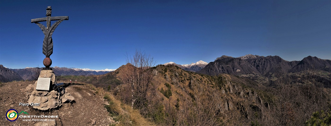 45 Vista panoramica dalla croce del Pizzo Rabbioso alla cima del Rabbioso, Gioco, Arera, Menna, Alben.jpg